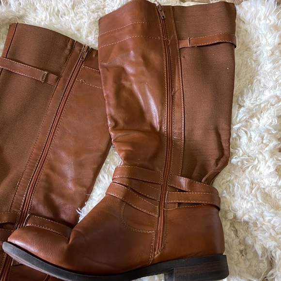 Boots - Picture 4 of 7